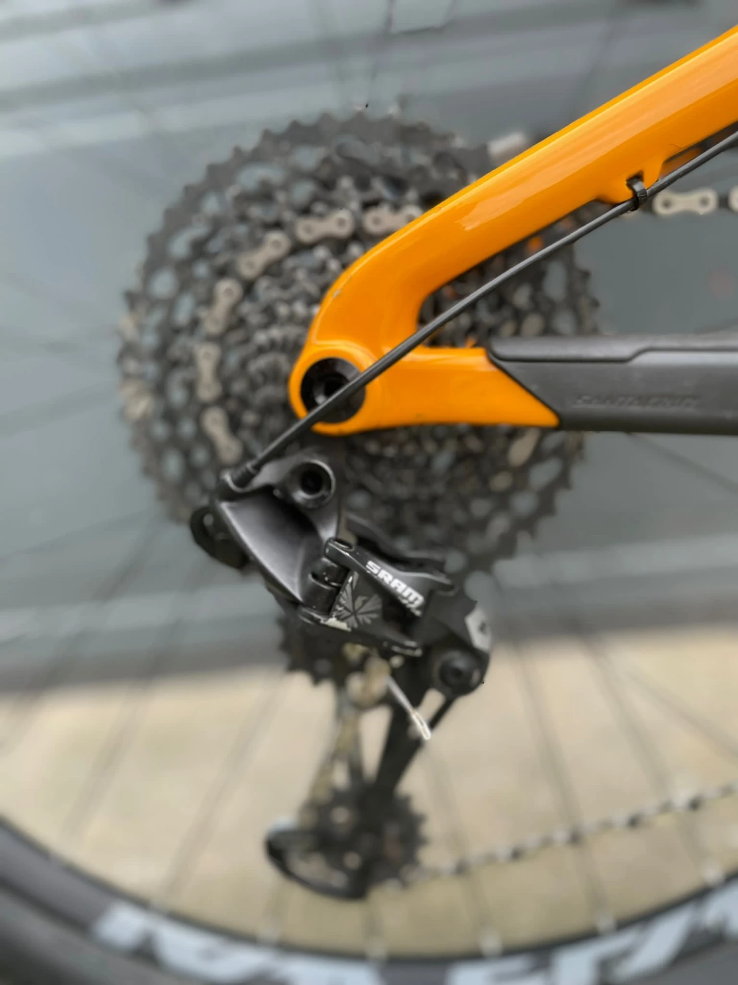 2019 Santa Cruz Hightower C 2 Mango/ Orange - Medium 29'er Carbon Full Suspension MTB 6 2019 Santa Cruz Hightower C 2 Mango/ Orange - Medium 29'er Carbon Full Suspension MTB - Image 6