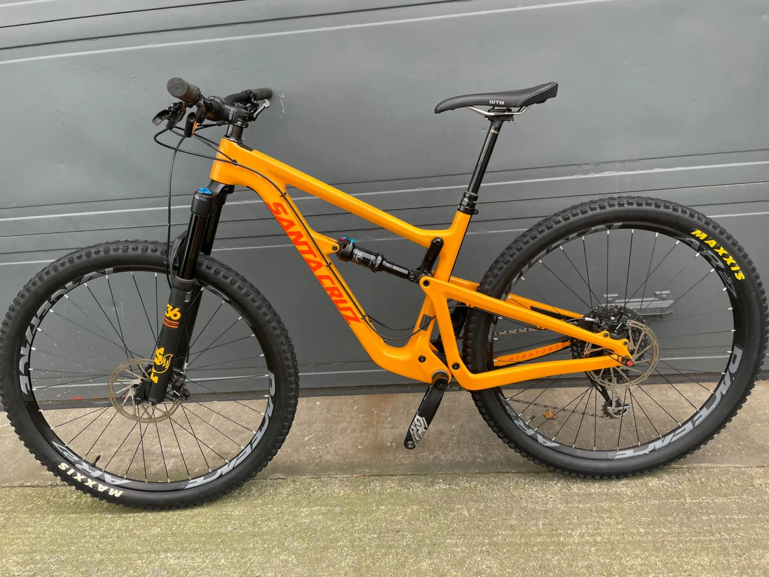 2019 Santa Cruz Hightower C 2 Mango/ Orange - Medium 29'er Carbon Full Suspension MTB 13 2019 Santa Cruz Hightower C 2 Mango/ Orange - Medium 29'er Carbon Full Suspension MTB - Image 13