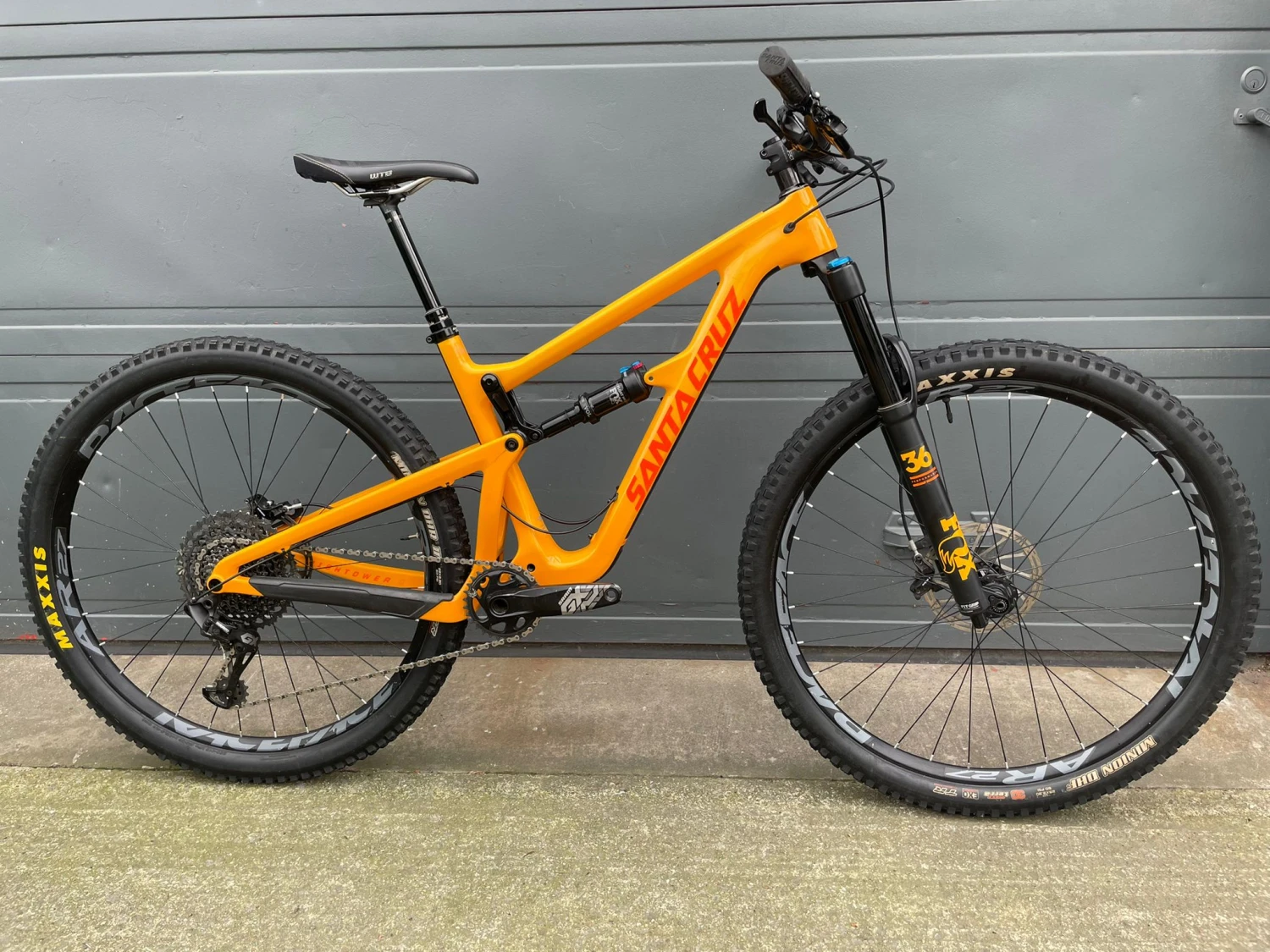 2019 Santa Cruz Hightower C 2 Mango/ Orange - Medium 29'er Carbon Full Suspension MTB 2 2019 Santa Cruz Hightower C 2 Mango/ Orange - Medium 29'er Carbon Full Suspension MTB - Image 2