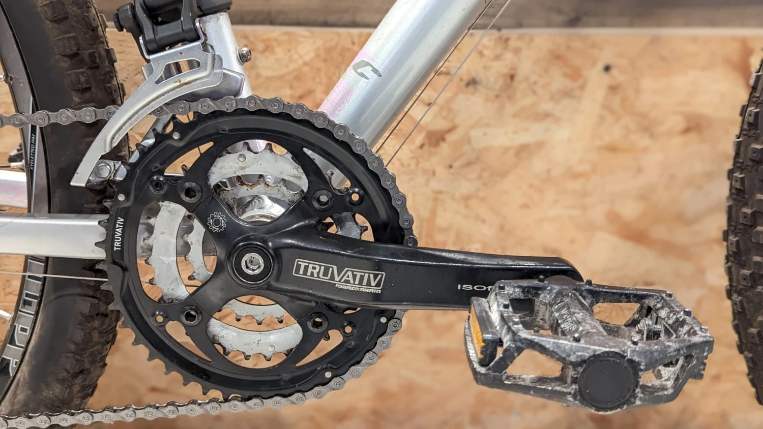 Preloved Carrera Kraken Womens Hardtail MTB Silver 26" 16" 3 Preloved Carrera Kraken Womens Hardtail MTB Silver 26" 16" - Image 3