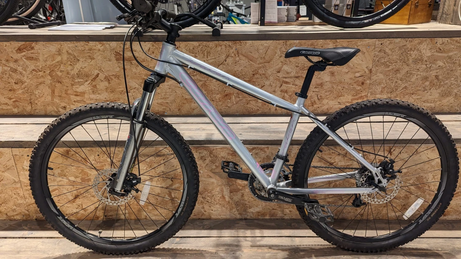 Preloved Carrera Kraken Womens Hardtail MTB Silver 26" 16" 9 Preloved Carrera Kraken Womens Hardtail MTB Silver 26" 16" - Image 9