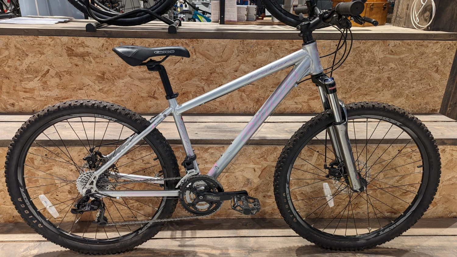 Preloved Carrera Kraken Womens Hardtail MTB Silver 26" 16" 1 Preloved Carrera Kraken Womens Hardtail MTB Silver 26" 16"