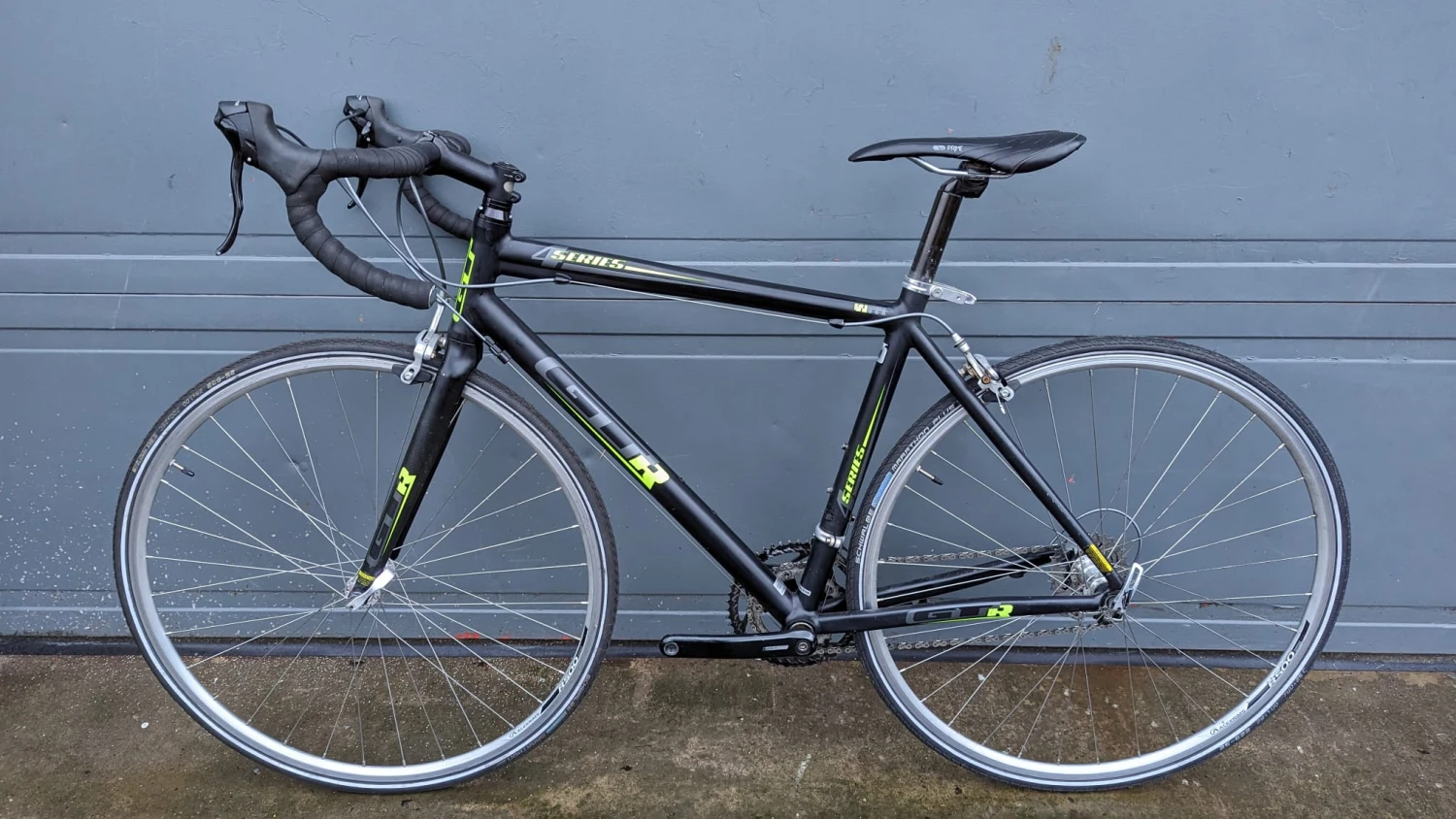 Preloved GT Series 4 Road Bike Black/Green 700c Medium 8 Preloved GT Series 4 Road Bike Black/Green 700c Medium - Image 8