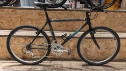 Preloved Trek 8700 Composite Vintage Rigid MTB 26" 18"